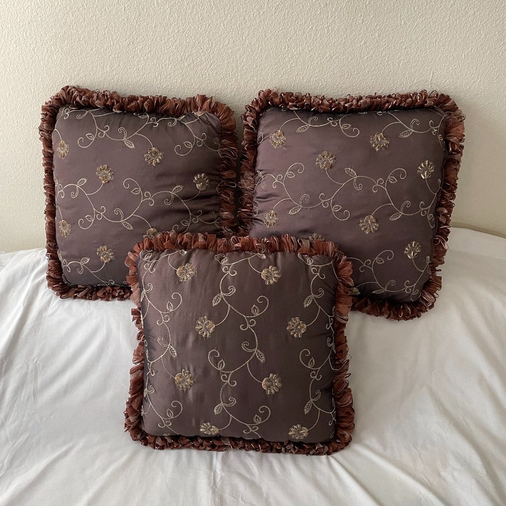 Decorative Throw Pillow Set of 3 Excellent Condition